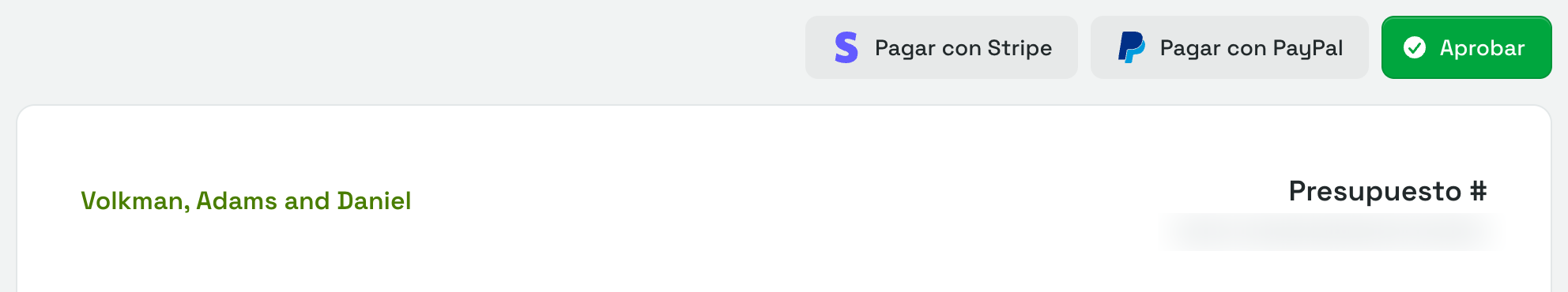 La página de revisión del cliente con los botones Pagar con Stripe, Pagar con PayPal y Aprobar arriba del documento del presupuesto.